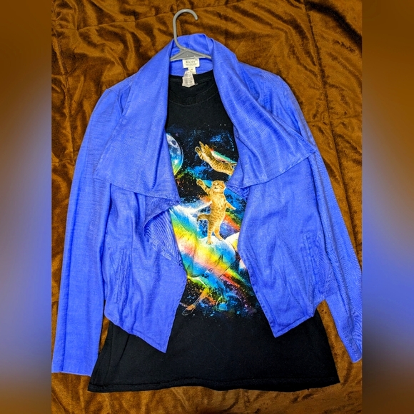 T-shirt 👕 with jacket 🧥. - Picture 1 of 8